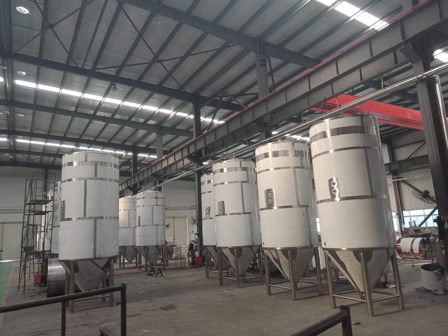 啤酒廠發(fā)酵設備 啤酒廠發(fā)酵設備